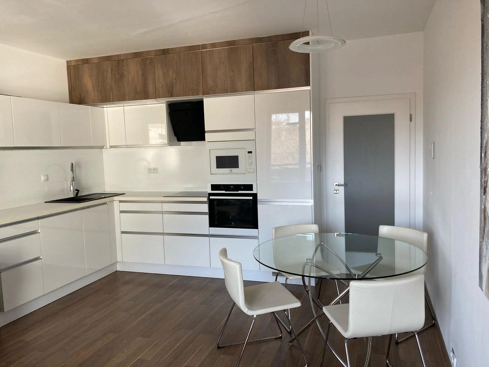 Modern Living: Bright & Spacious 2kk Apartment